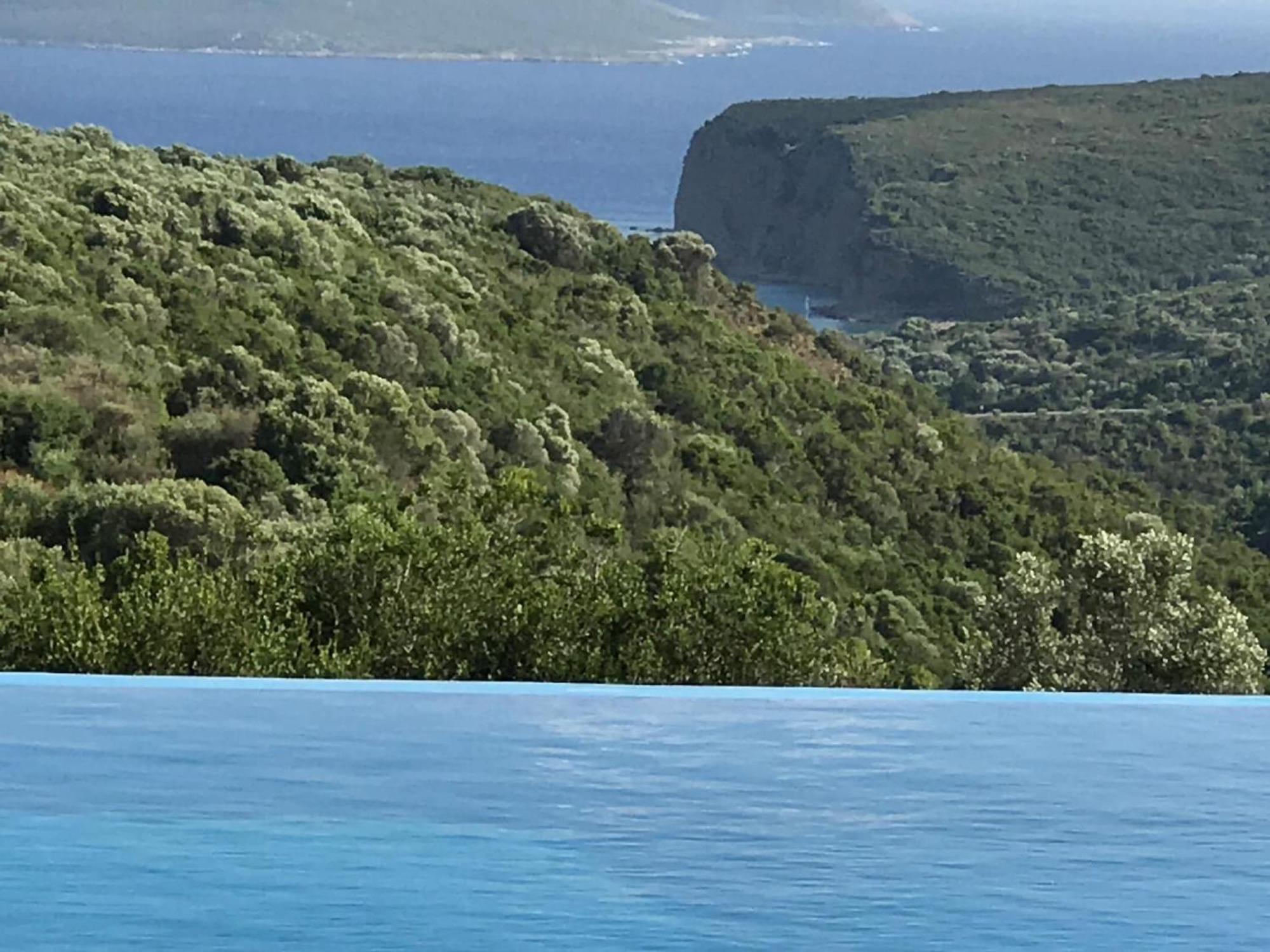 Luxurious Villa In Peloponnese With Swimming Pool Kamária Exteriér fotografie